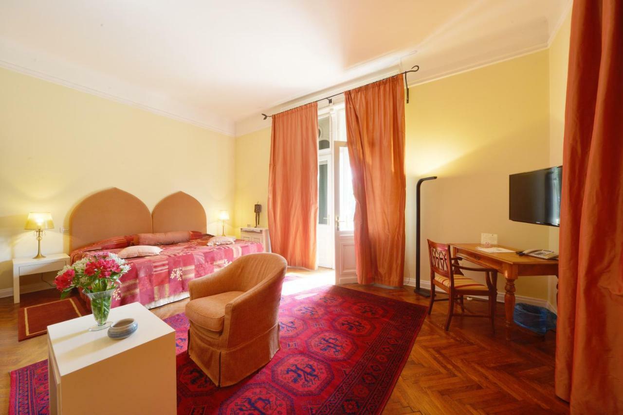Astra Hotel